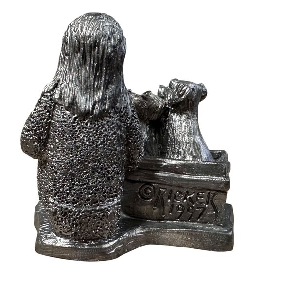 Vintage Pewter Figurine Child With Christmas Gift Michael A Ricker SE 1997 USA - Picture 3 of 6